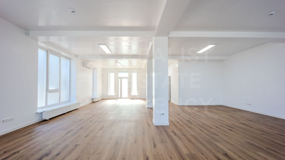 Vânzare spațiu comercial  Centru de 451,6 mp, amplasat pe teren privat - Poză 18