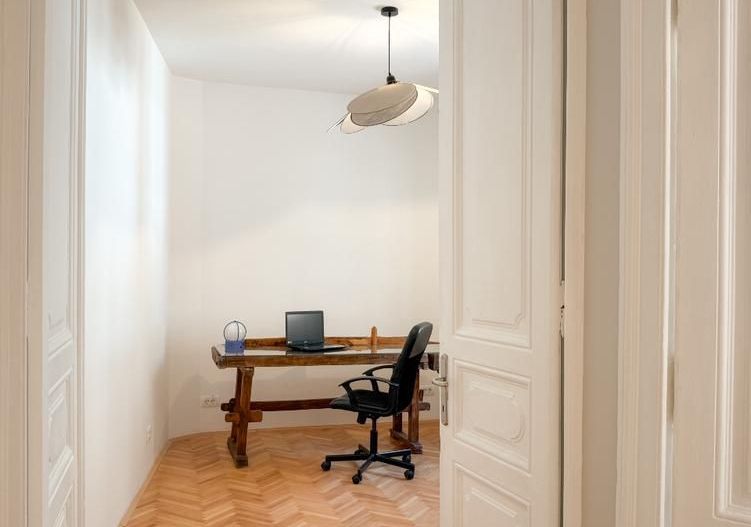 Rare Find | Apartament de Design în casă - Poză 10
