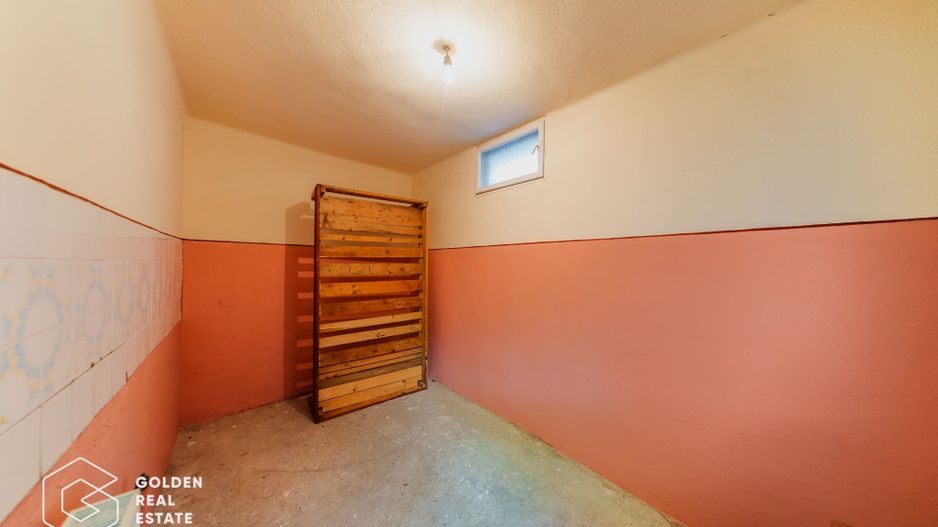 Vila superba, P+E,  Cuvin, 9 camere, 200 mp si teren 1300 mp plus anexa 3 camere - Poză 27