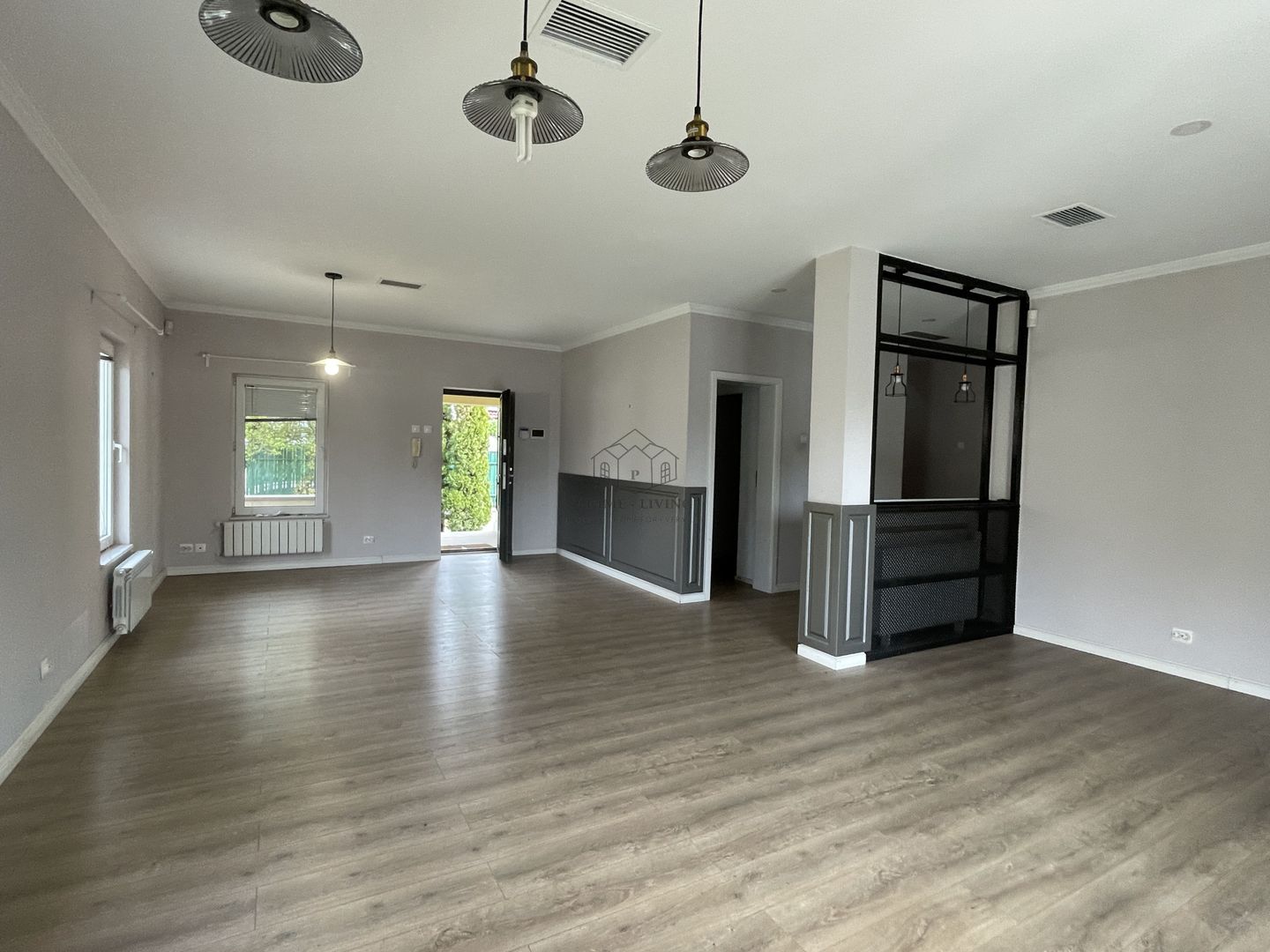 VILA SPATIOASA LA INCHIRIERE IN ZONA PIPERA LANGA SCOLI - Poză 2