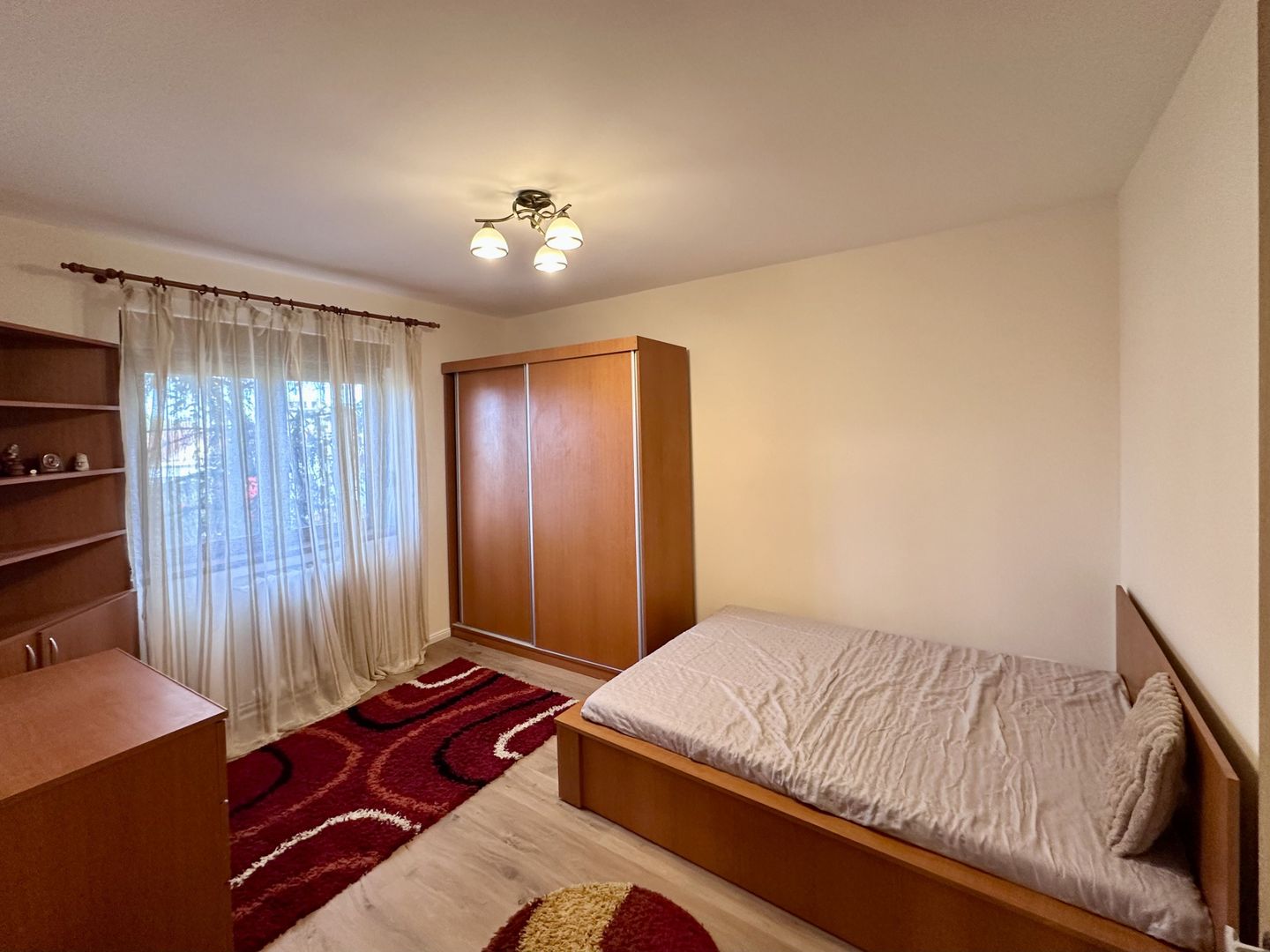 Apartament decomandat 3 camere de închiriat în Piața Bălcescu - Poză 7