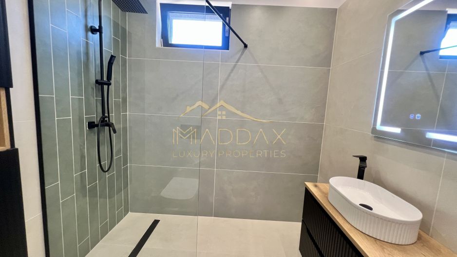 Vilă **6 camere  **451mp // Zona Iancu Nicolae - Poză 96