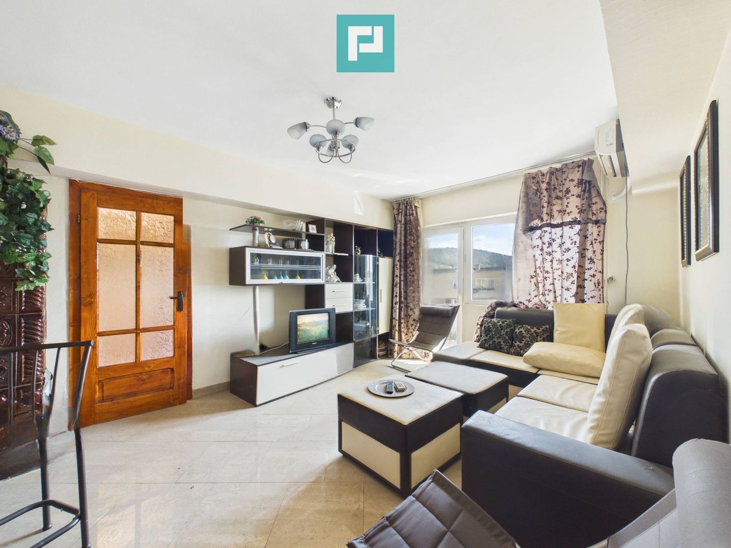 Apartament cu 3 camere, în orașul Sebiș, Arad - Poză 2