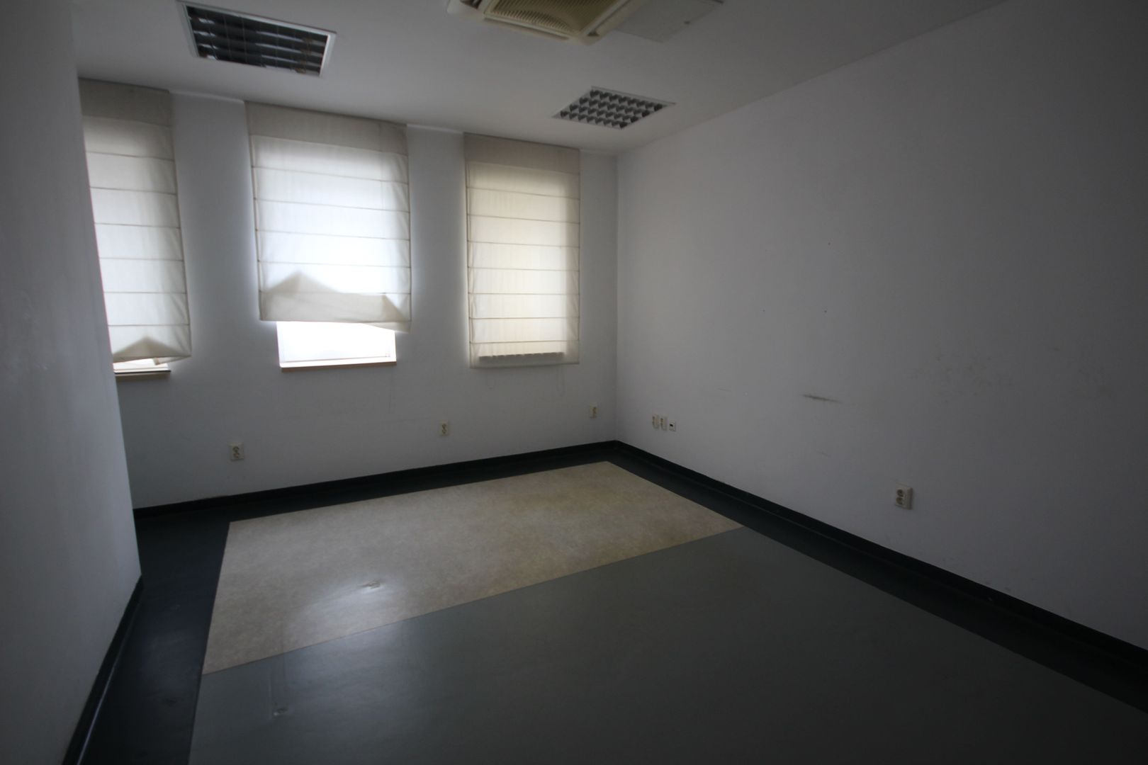 Cladire de birouri, SAD, parcare prorpie, clinica medicala - Poză 16