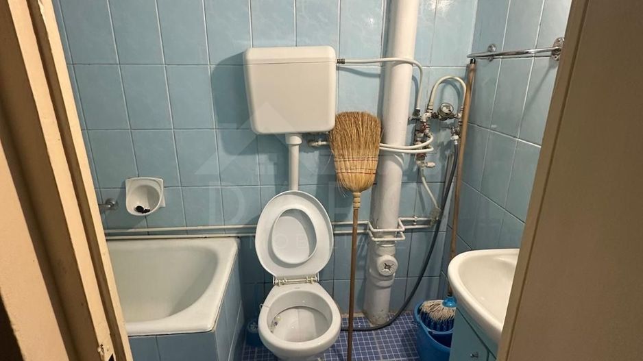 🏠 Ocazie! Apartament 2 camere cu balcon închis - Poză 9
