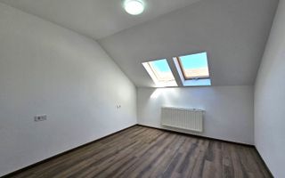 Apartament cu 4 camere si scara interioara de vanzare, Lipoveni - Poză 5