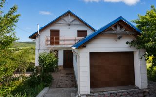 Casă generoasă cu 2 Nivele și confort modern – 10 Ari, Băcioi (sat Frumușica) - Poză 2