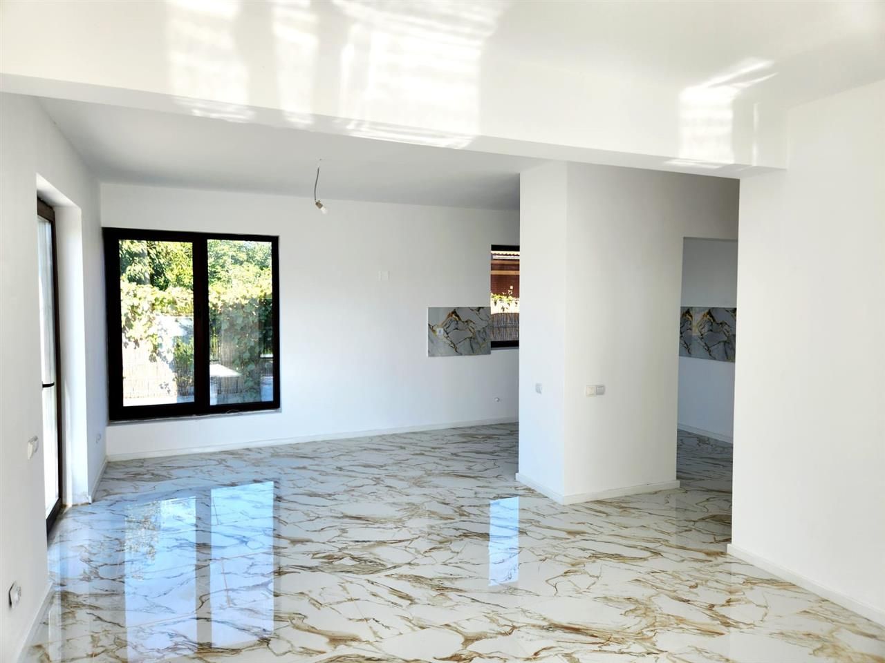 Vila superba cu 5 camere, intabulata 2025, P+E, toate utilitatile.  Harman - Poză 1