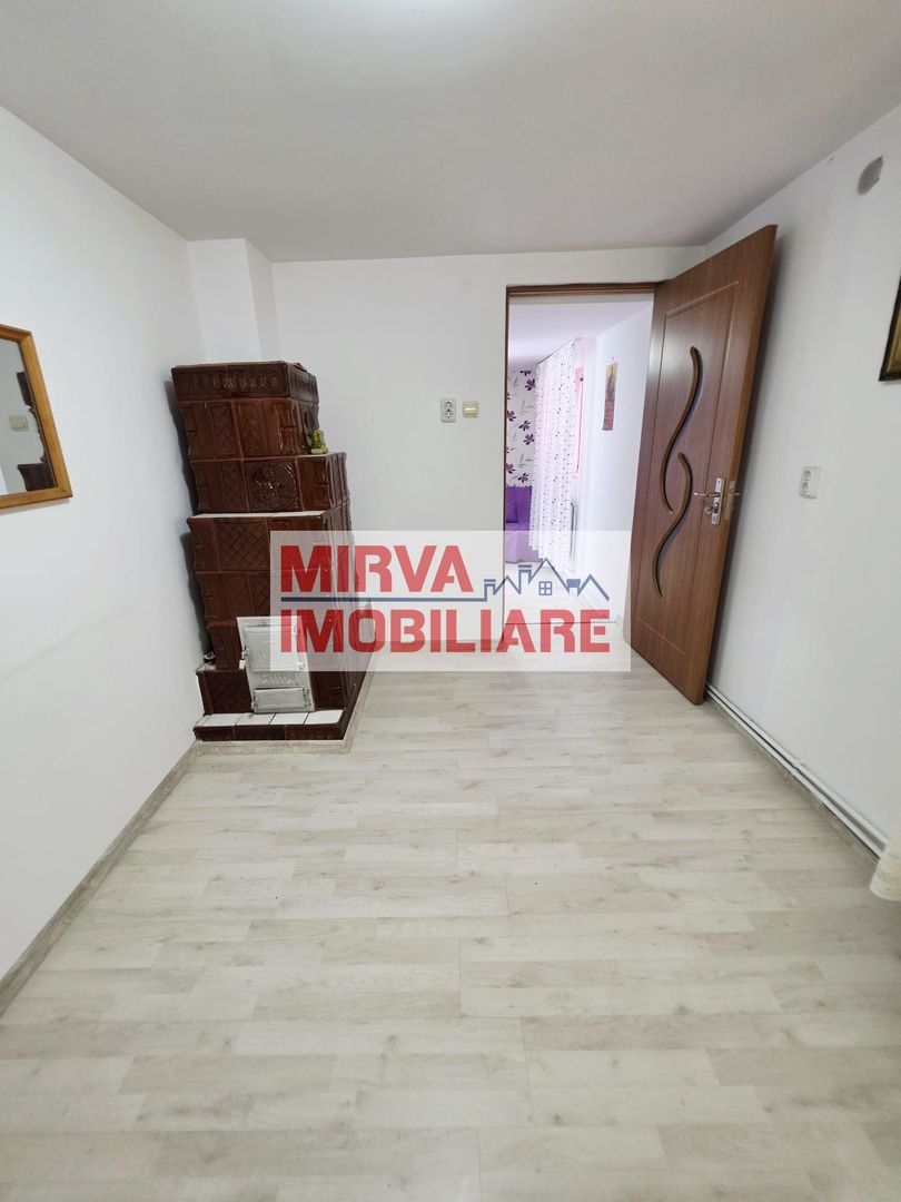 🏡 Casă renovată cu 6 camere, teren 557 mp – Berceni, Prahova - Poză 52