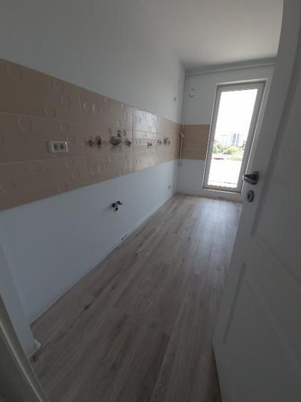 Vând apartament cu 2 camere, decomandat nou  + loc de parcare, situat in complex - Poză 5