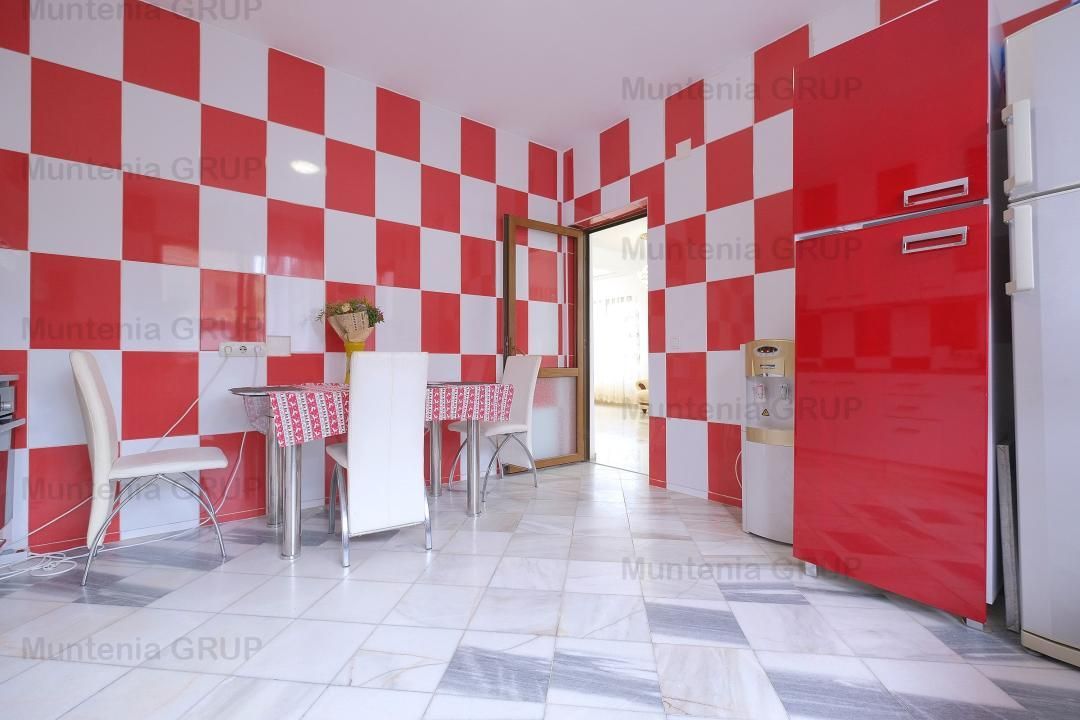 DOBROESTI - Str. Doinei, vila P+E+M, 6 camere, 3 bai cu fininsaje LUX - Poză 7