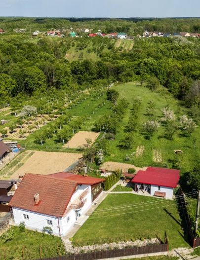 Casa cu teren generos si gradina spectaculoasa – Comuna Cuca, Argeș! - Poză 2