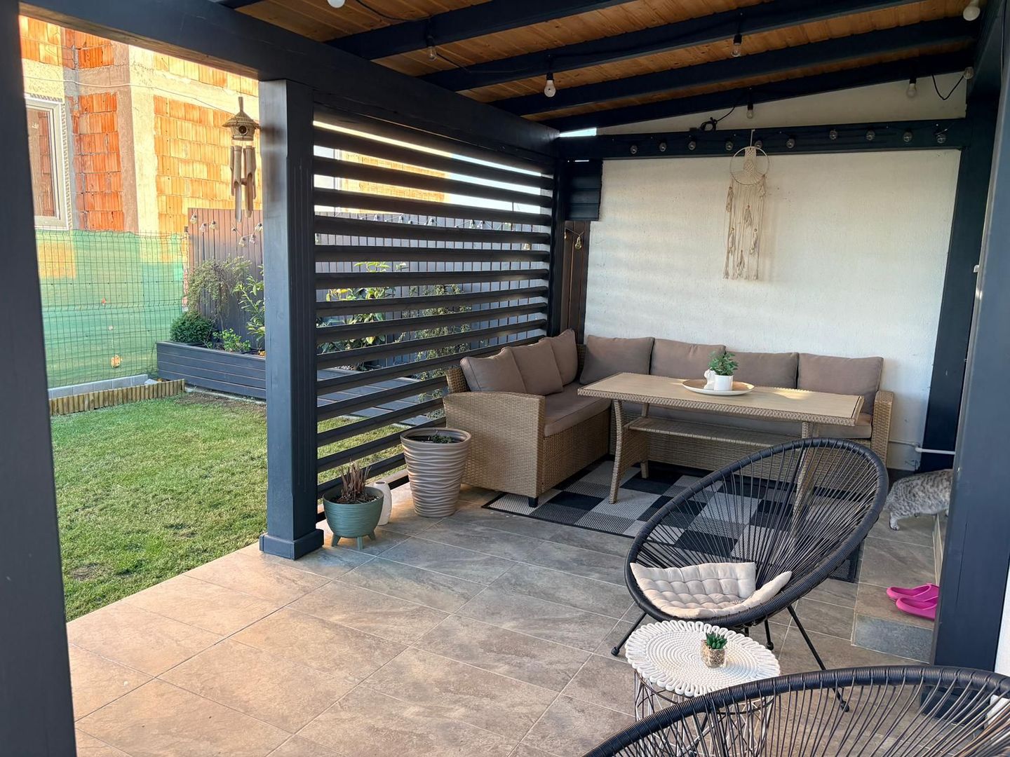 MOBILAT-UTILAT, 3 CAMERE, CURTE SPATOASA - Poză 16