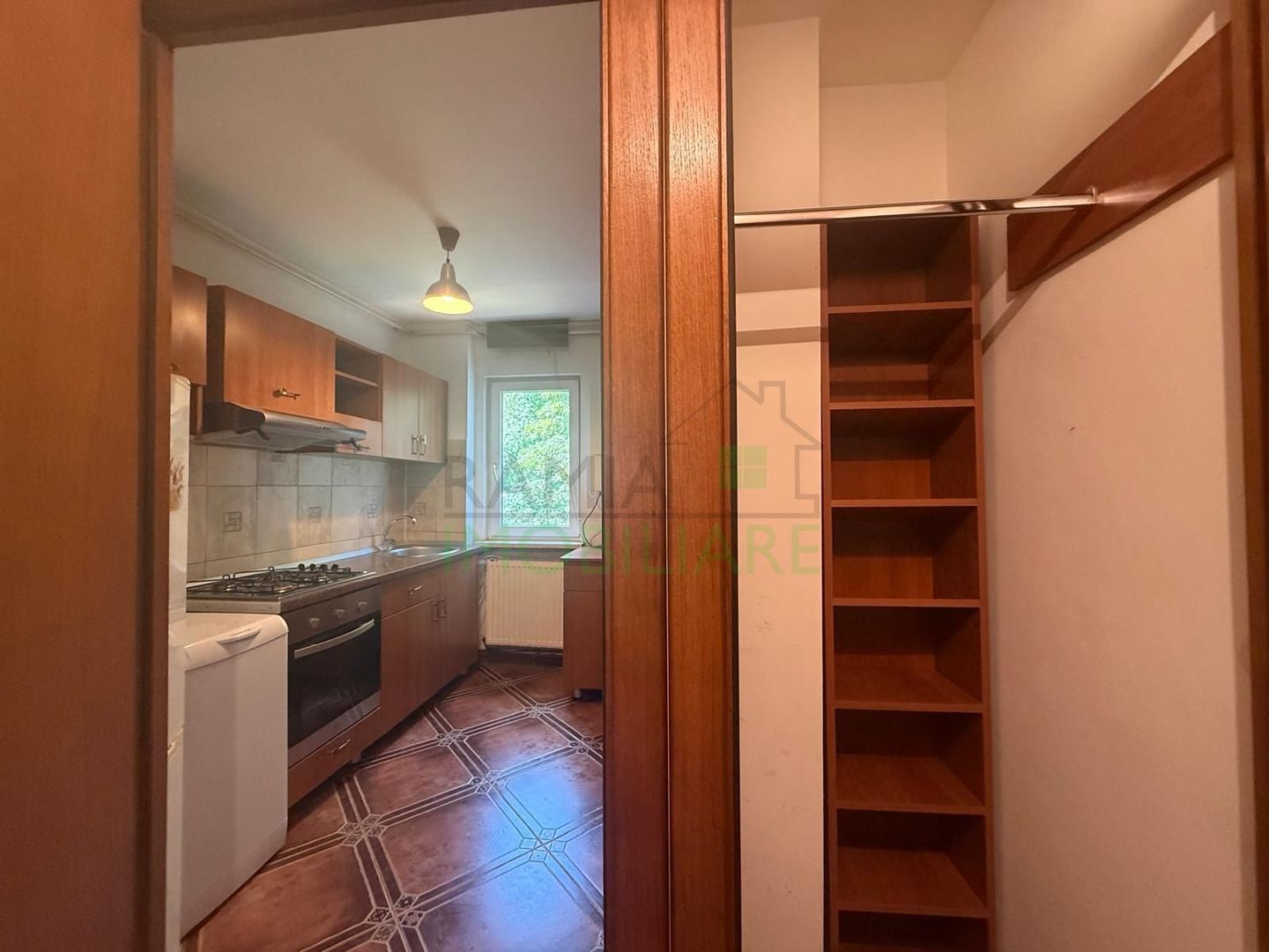 Apartament spațios cu 2 camere, etaj intermediar, mobilat – Astra - Poză 4