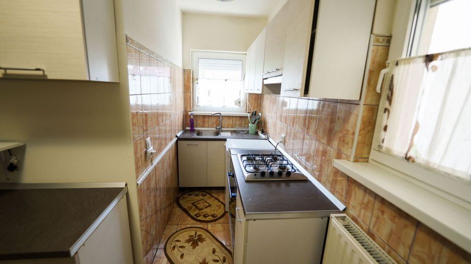 Oaza de liniste in Bariera Valcii – casa P+1 cu terasa, curte si acces securizat - Poză 13
