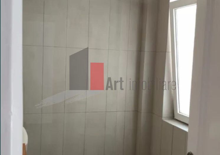 Vând apartament 3 camere în vilă, lângă Piața Victoriei - Poză 4