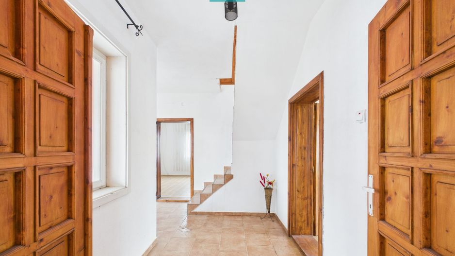 Casă modernă P+1, cu magazin, lângă orașul Sebiș - Poză 1