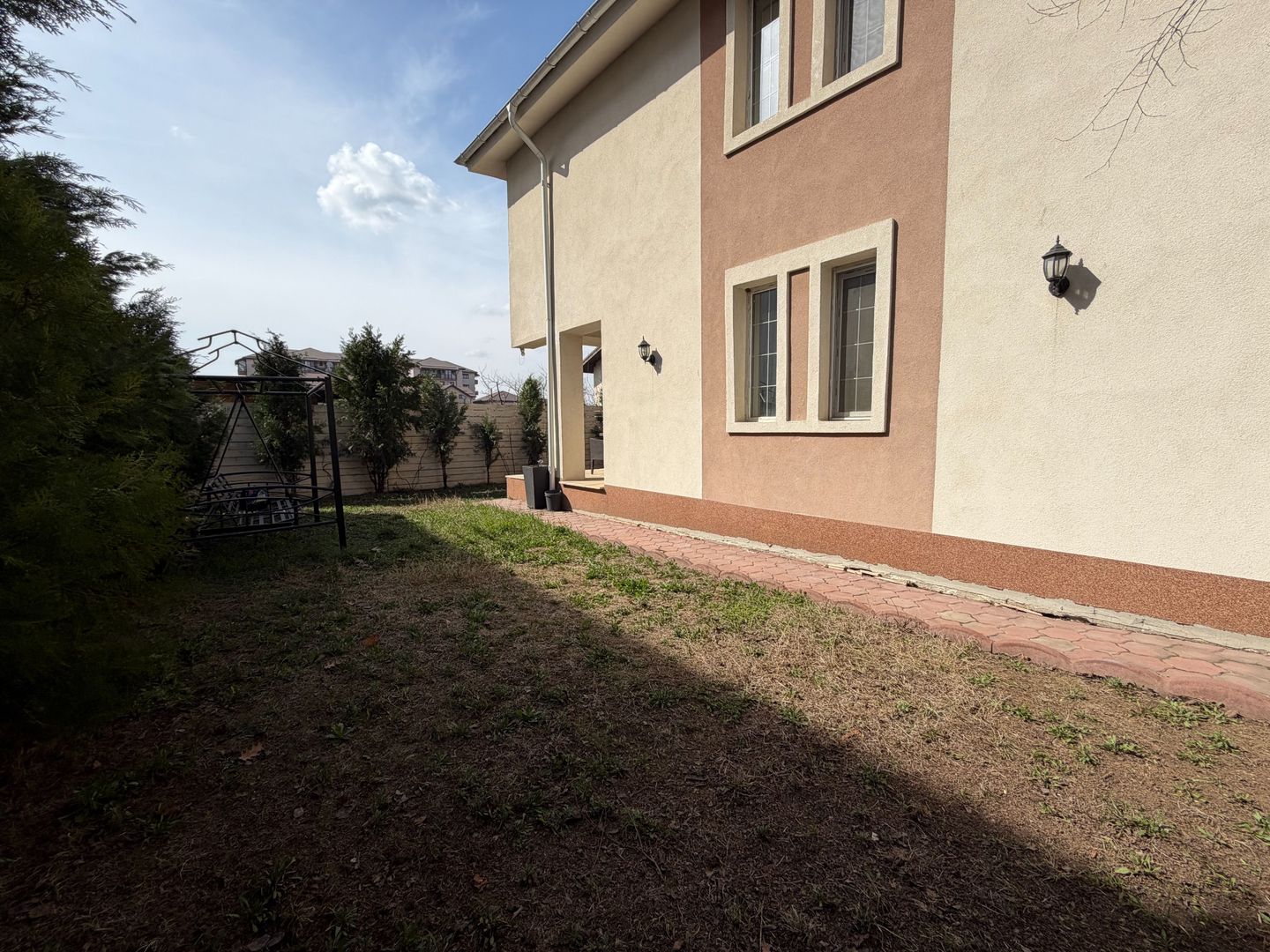 DOBROESTI - Ciresului | Vila tip Duplex - Curte + Parcari - Poză 4