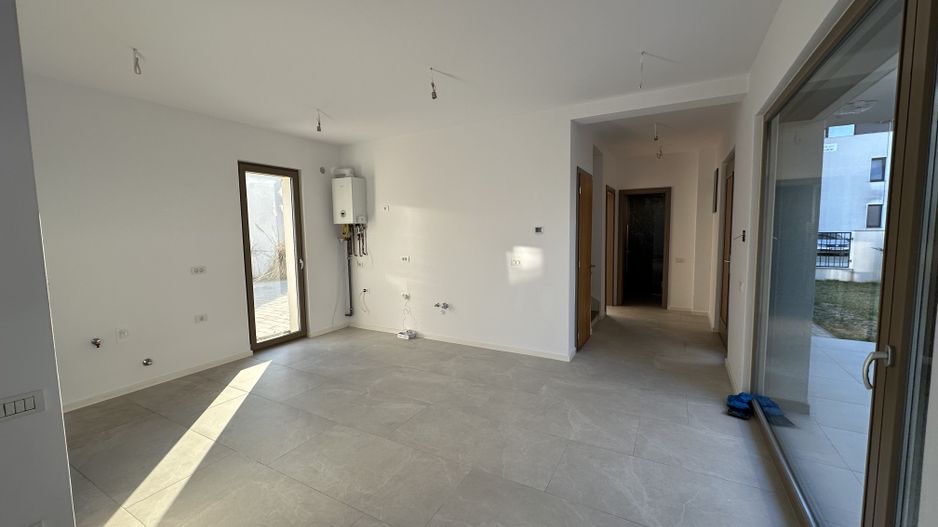 Casa cu 4 camere - Dumbarvita - Poză 7