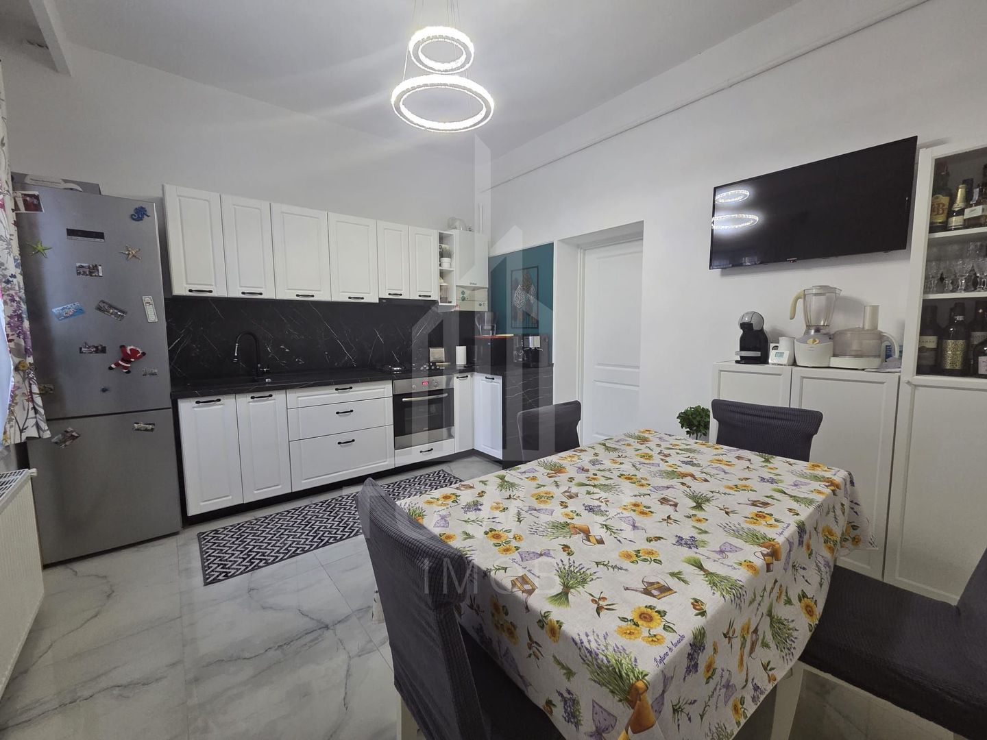 Apartament ULTRACENTRAL de vânzare - Poză 3