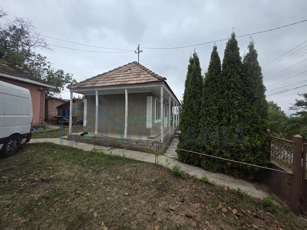 Ansamblu rezidențial cu 2 case în Scoposeni, comuna Gorban – teren 2400 mp, utilități complete - Poză 4