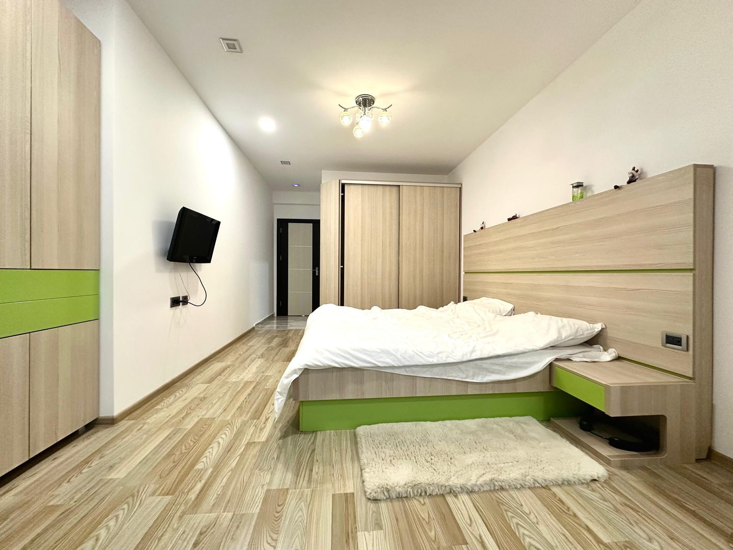 Apartament cu 4 camere + loc de parcare Subteran, Brasov - Poză 1