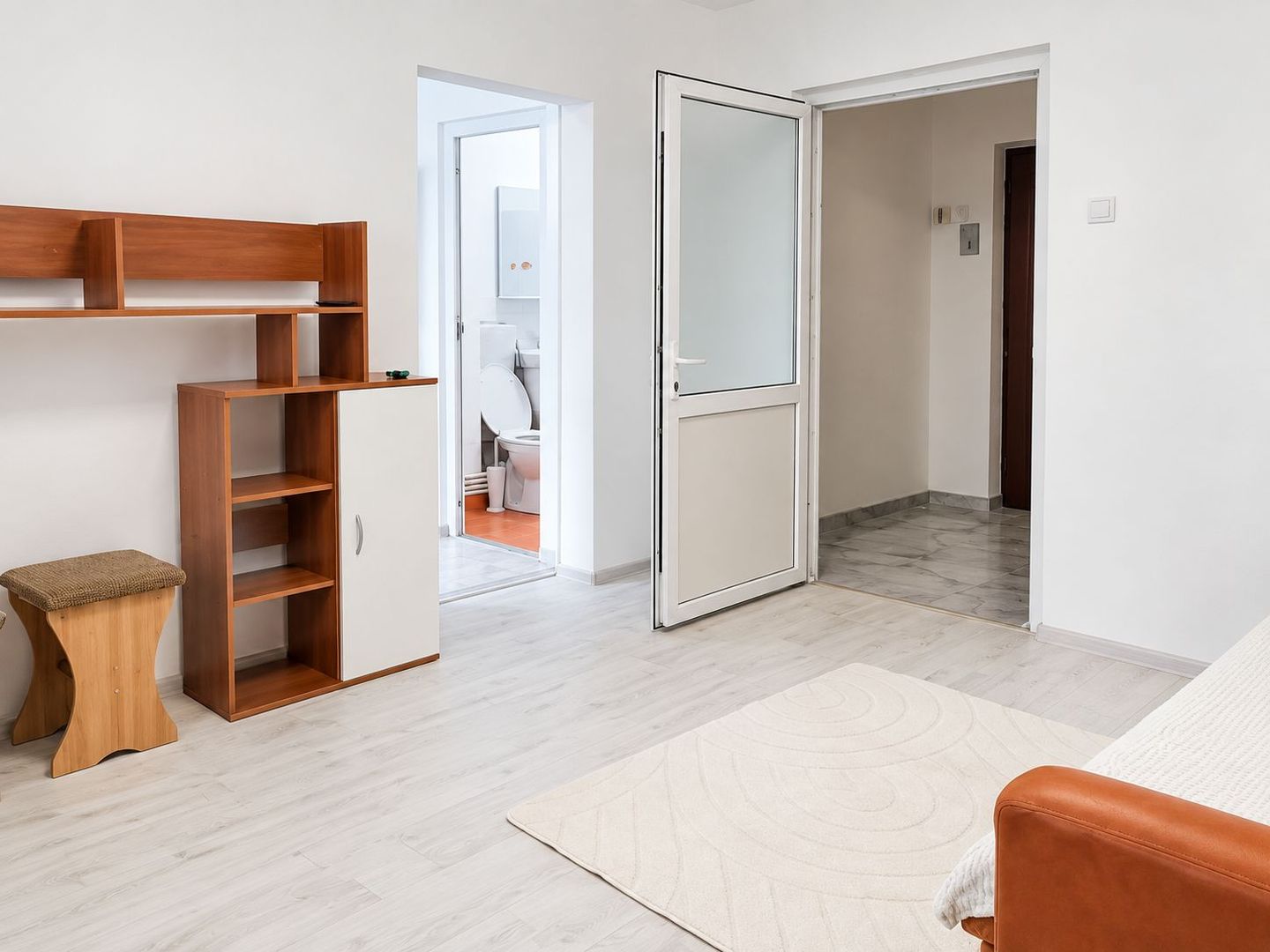 Apartament 2 camere SD renovat 40 mp Alexandru Musatini 79000 euro - Poză 3
