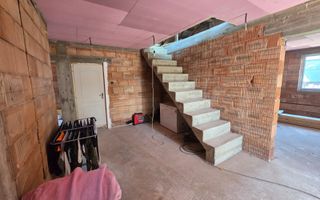 Casă la roșu la 165000 euro I Pe teren de 32 de ari I Măneuți - Poză 3