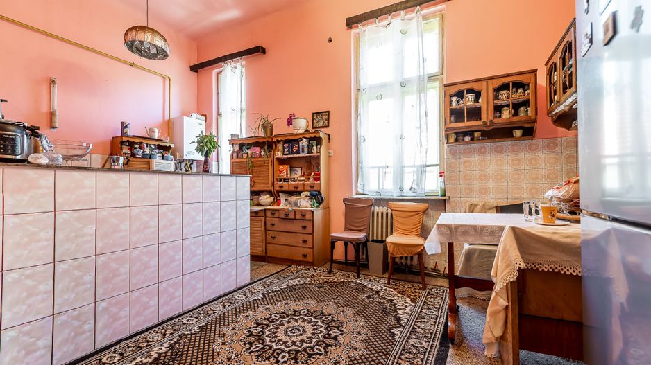 Apartament cu 4 camere si terasa si curte proprie, langa primarie - Poză 11