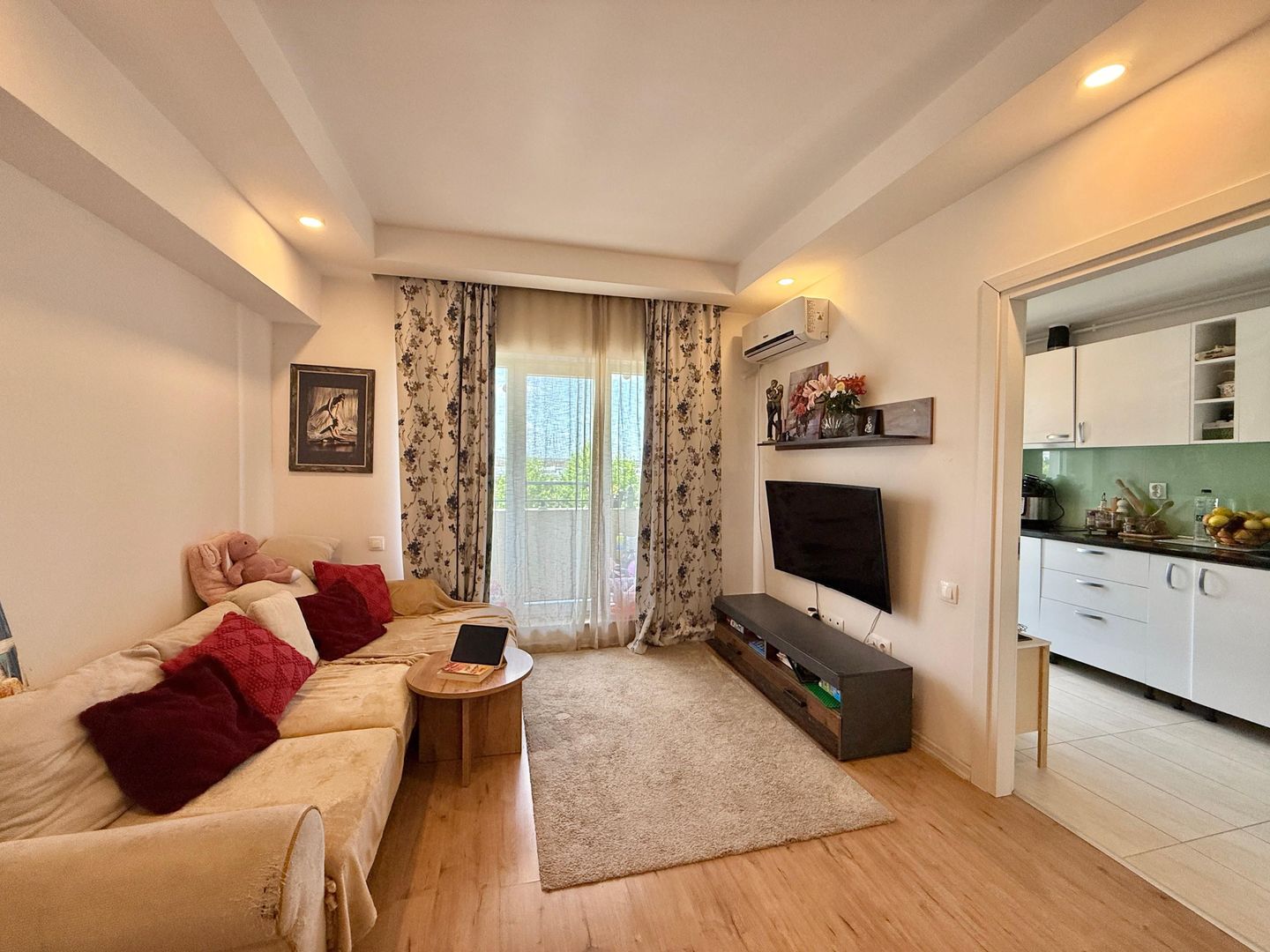 COSMOPOLIS - Apartament cu 2 camere, mobilat si utilat. - Poză 1