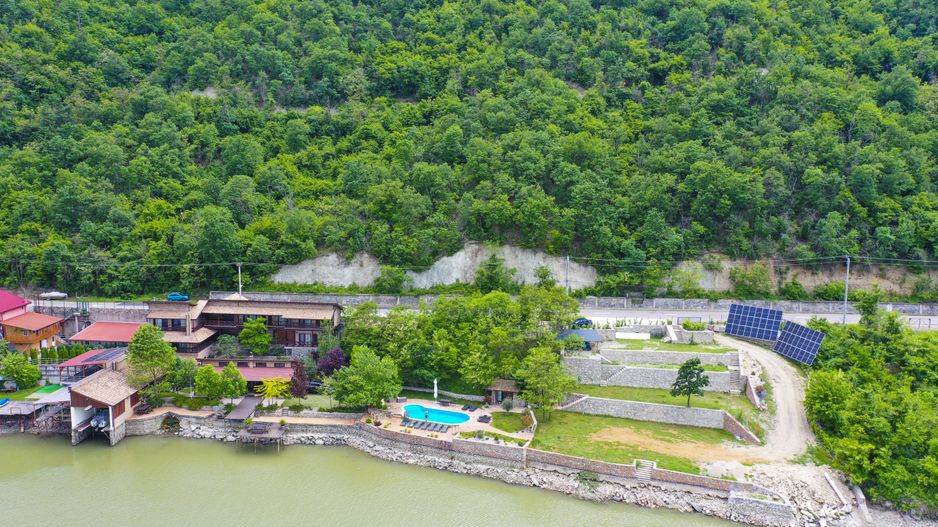 Pensiune de Lux pe Malul Dunării în Dubova - Poză 29