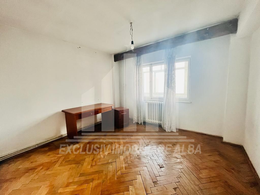 Apartament cu 3 camere decomandate, Cetate - Poză 2