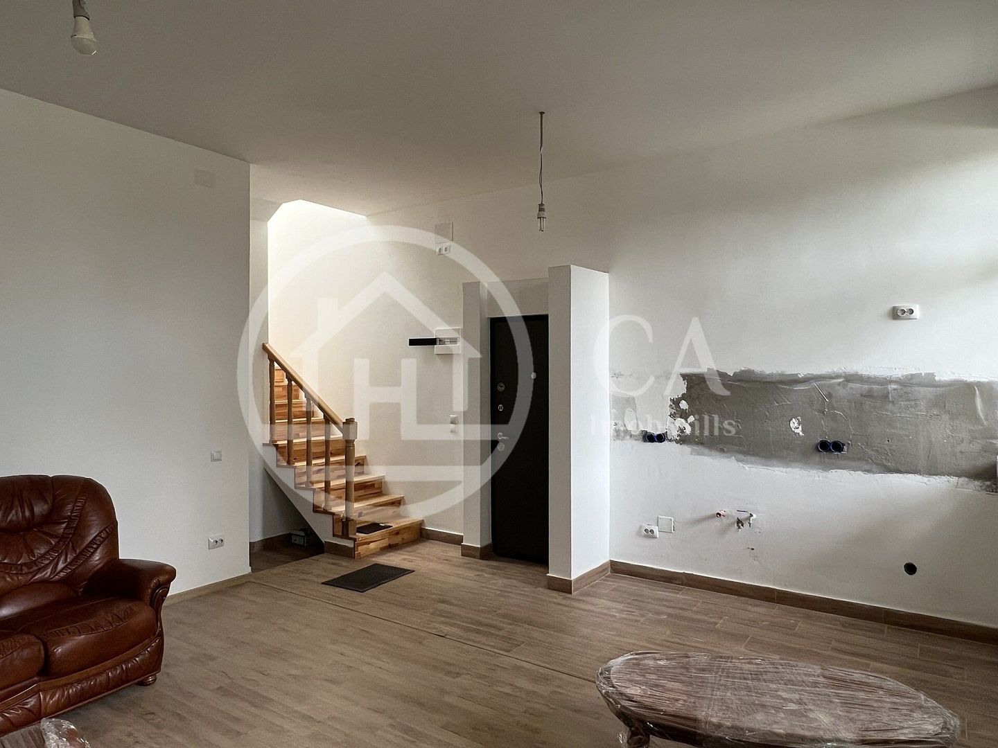 Apartament cu 2 camere de vanzare la curte comuna Subcetate Oradea - Poză 4