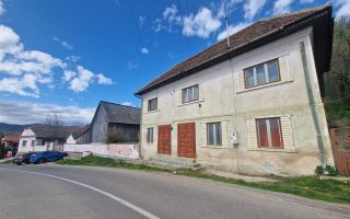 Casa traditional saseasca, in pitoareasca asezare Arini, Brasov - Poză 4