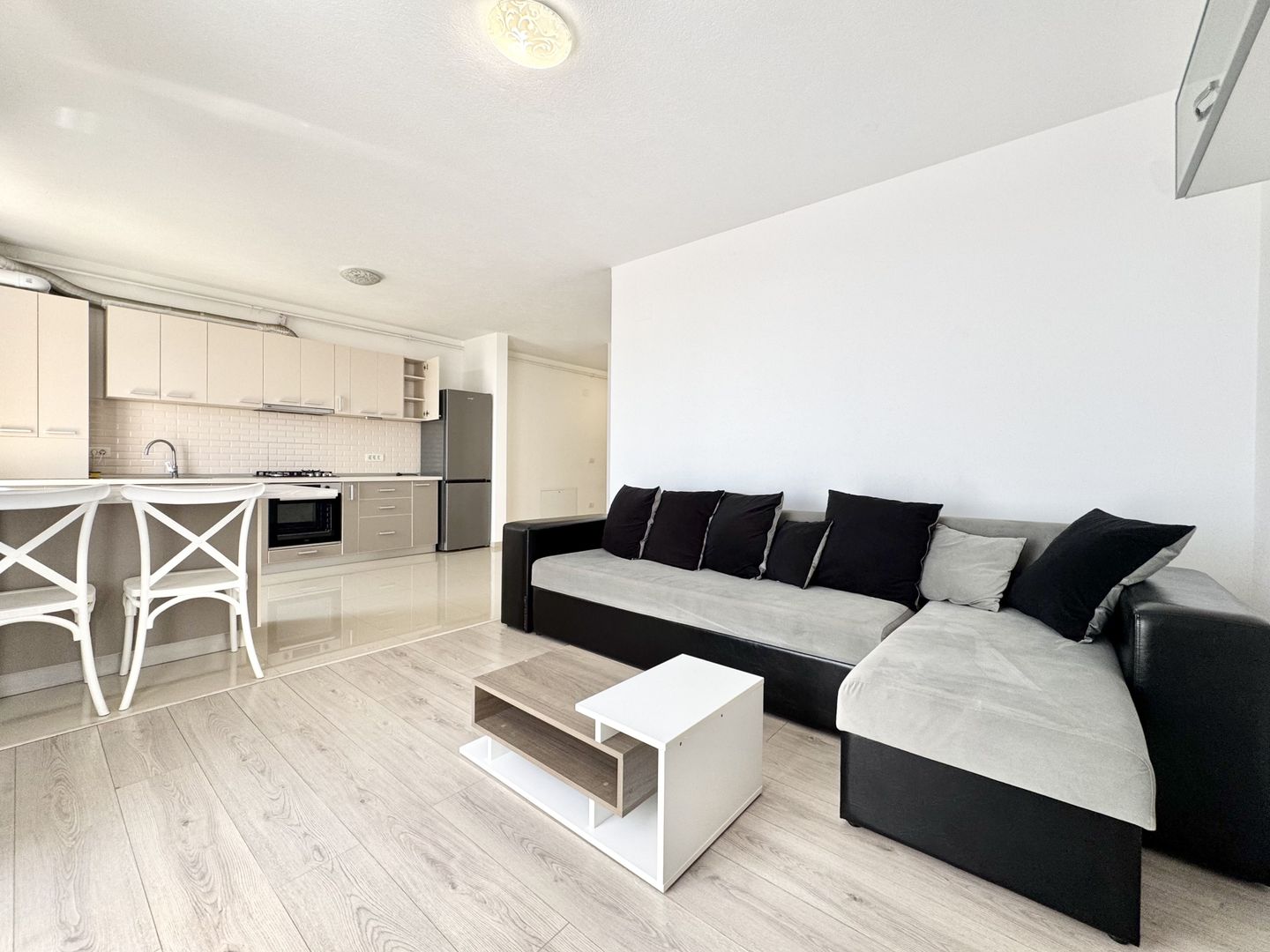 Apartament 2 camere Giroc zona Esso, bloc cu lift - Poză 3