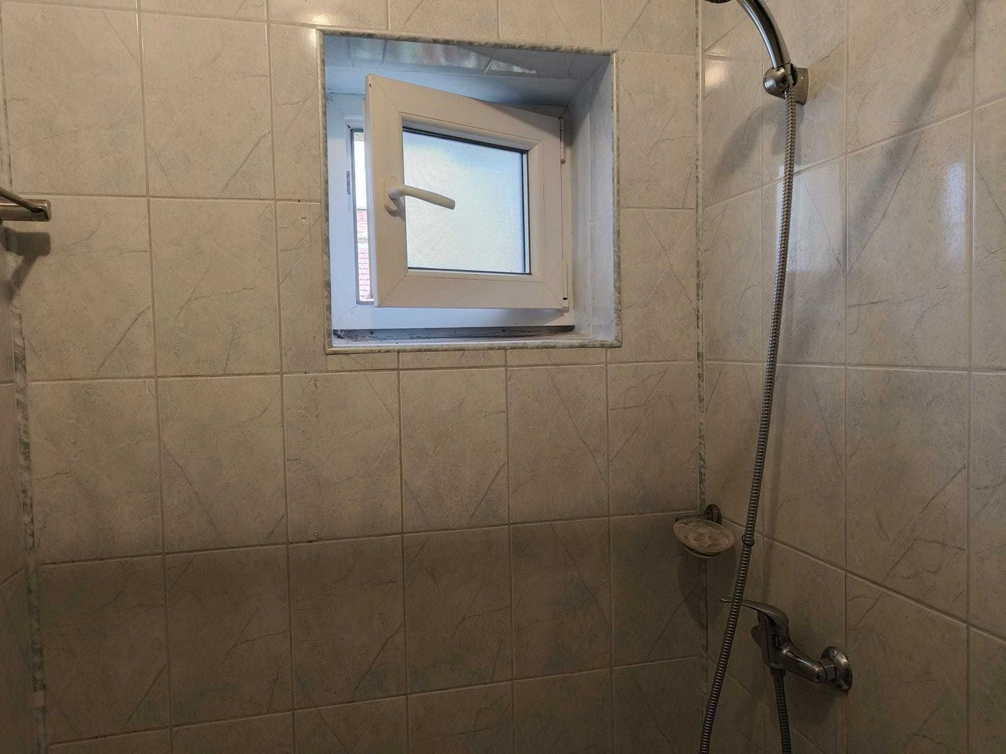 BRASADAS vinde ap 2 cam etaj 1 in zonă CENTRALA. - Poză 4