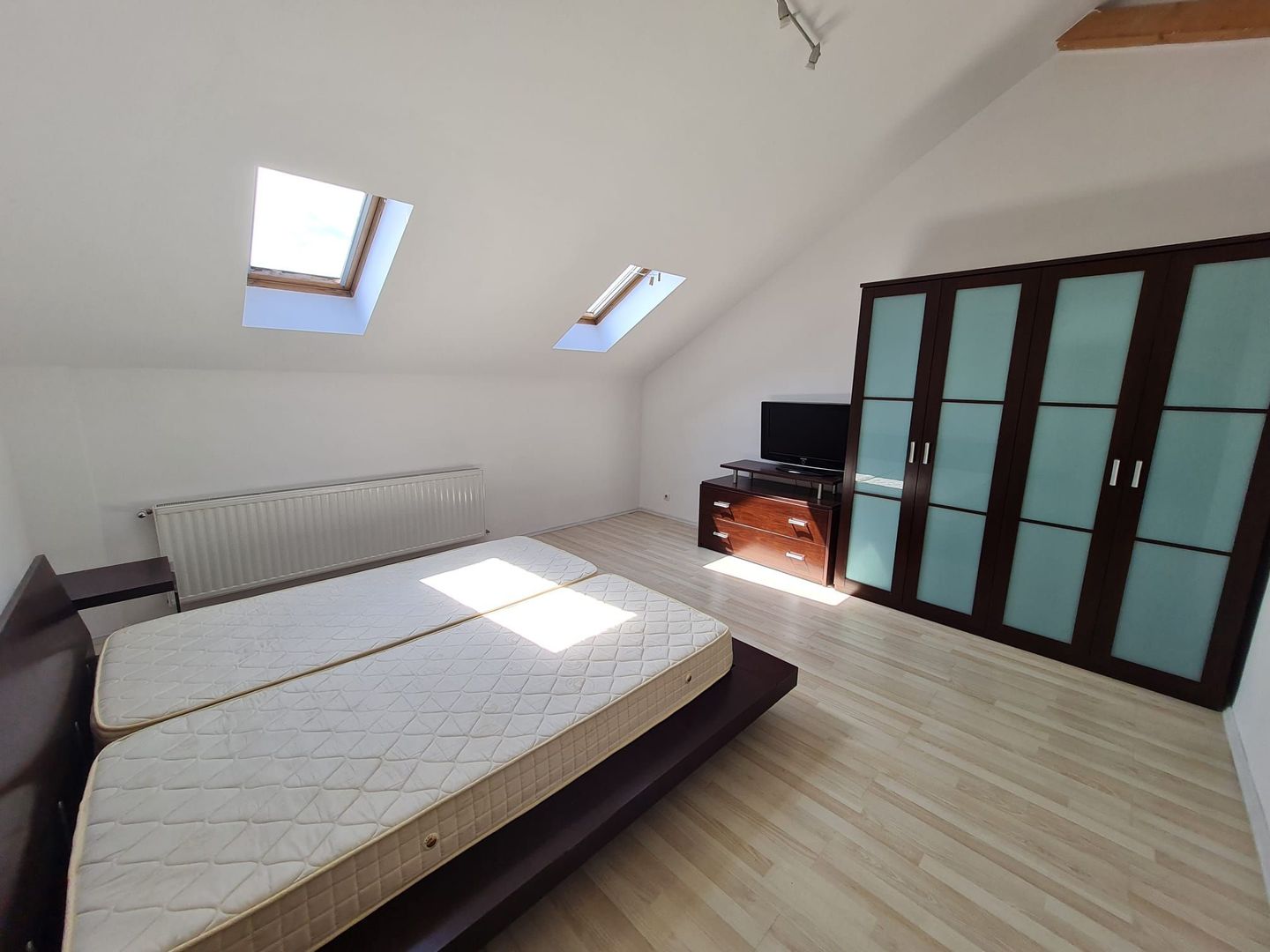 Apartament cu 3 camere de închiriat în zona Odobescu - Poză 18