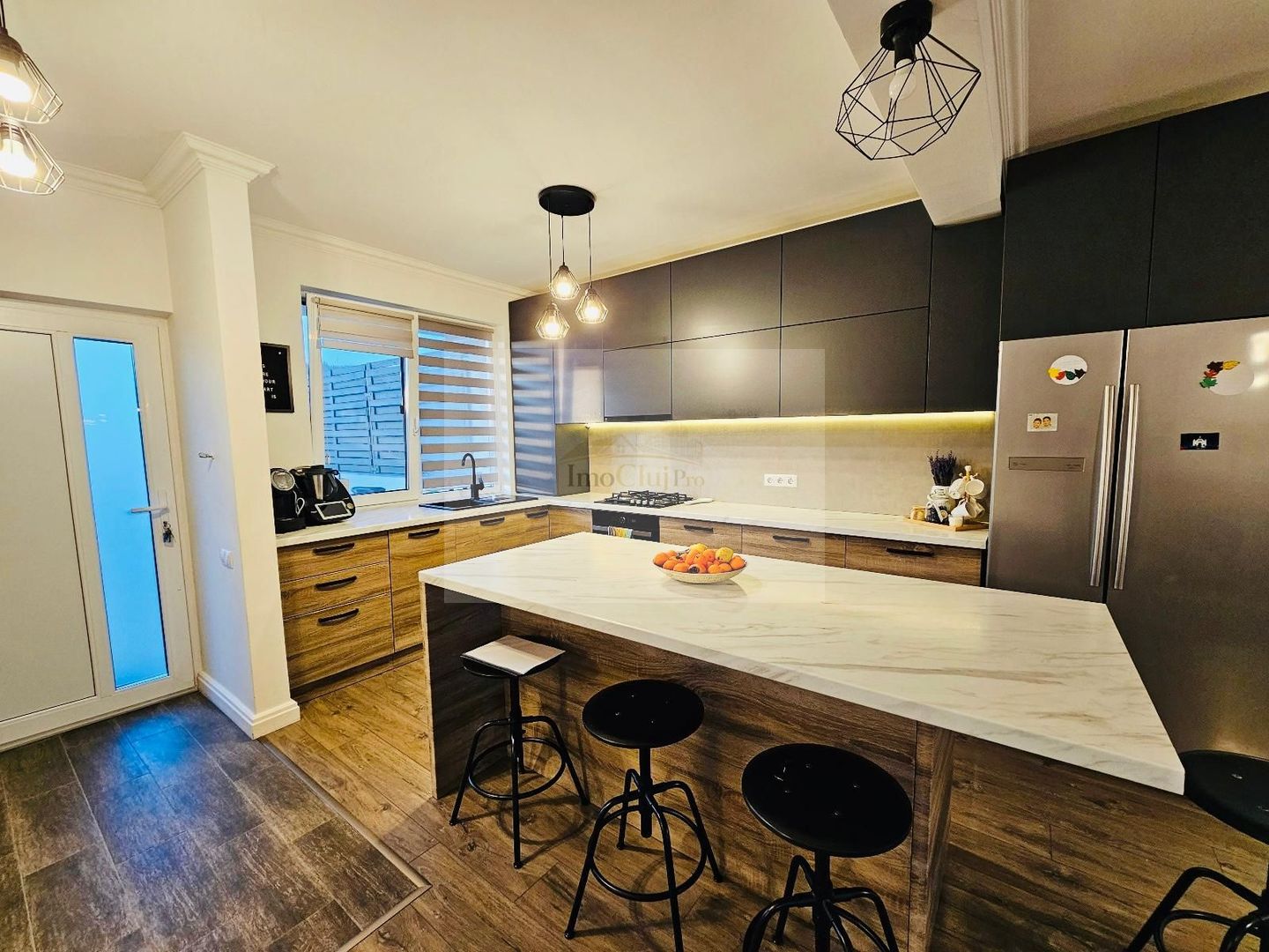 Casă spațioasă cu 4 camere și curte proprie – ideală pentru familie - Poză 1