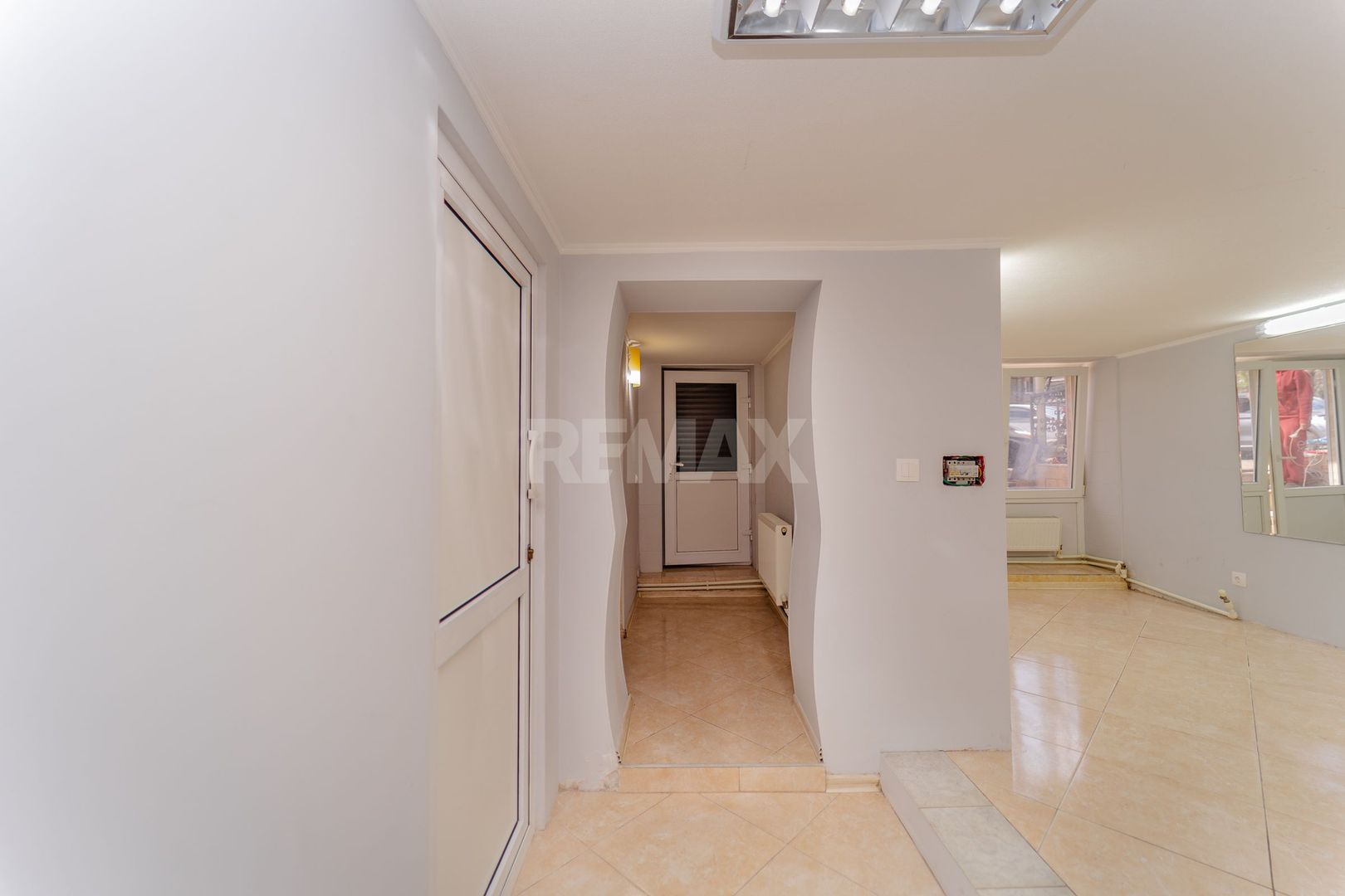 Spațiu comercial+apartament cu 3 camere Botanica Nicolae Zelinski 10/2 - Poză 6