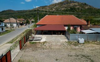 Casă tip duplex cu teren generos în Dezna - Poză 1