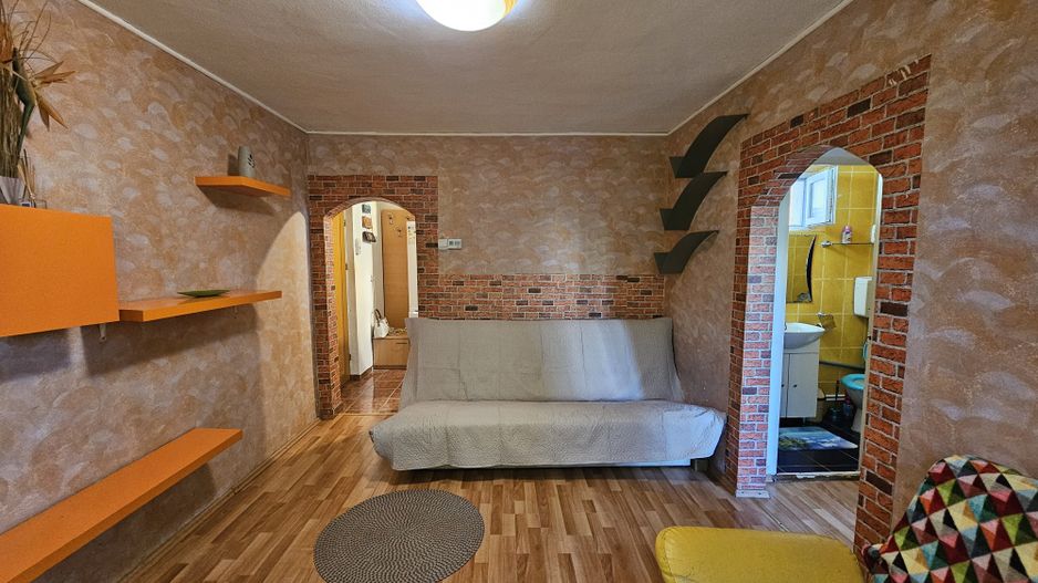 Apartament de vanzare 2 camere Tomis Nord etaj 3/4 - Poză 1