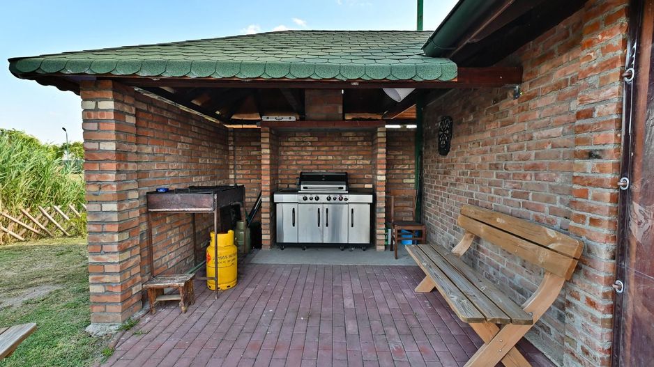 Sala de evenimente cu  piscina si foisor Biled COMISION 0 % CUMPARATOR - Poză 20