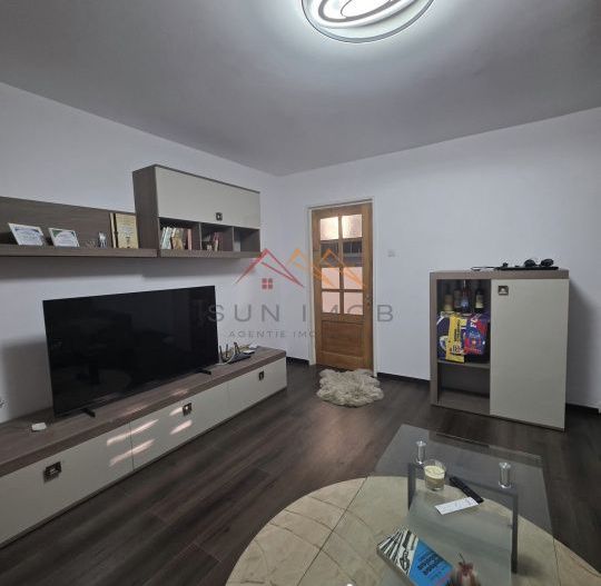 Apartament 3 camere, central, renovat recent, zona linistita, Campina - Poză 1