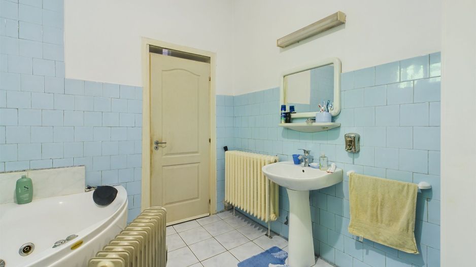 Casă individuală cu teren de 1100 mp și 3 apartamente în curte - Poză 13