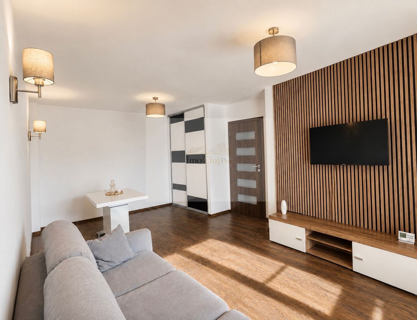 Vânzare ap. 2 camere decomandat, etaj 5, Iulius Mall, parcare - Poză 3