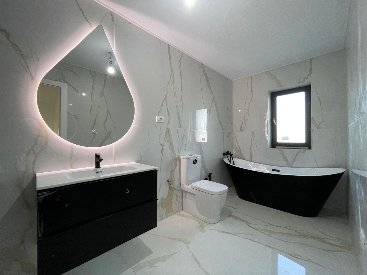 Duplex despartit prin camera tehnica - finisaje premium - Poză 17