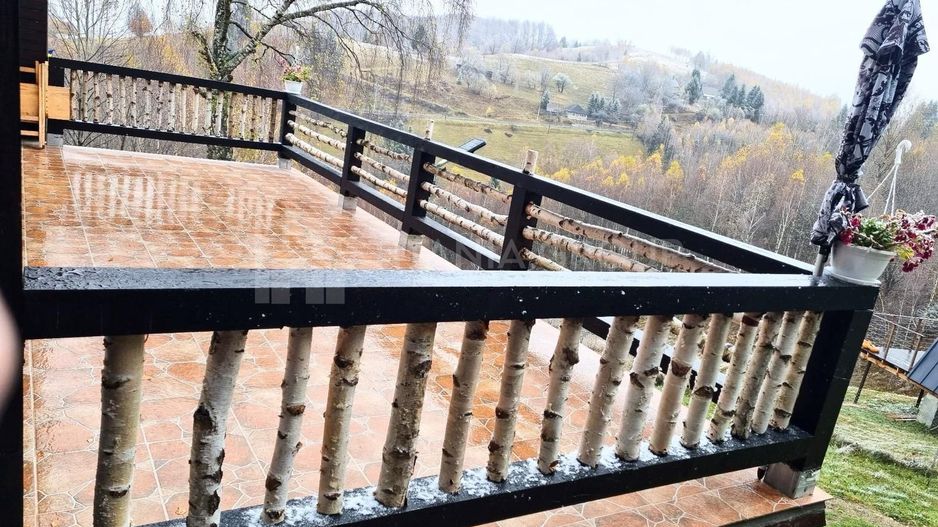 INVESTITIE Vila moderna + vila la rosu, teren 1480 padure - Poză 29