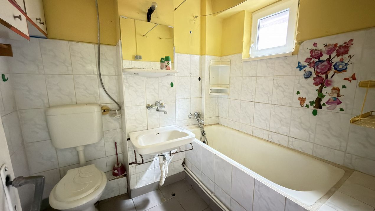 Apartament 4 camere Etaj IV, MV1, Zona Ludy - Str. Regele Ferdinand I - Carei - Poză 11