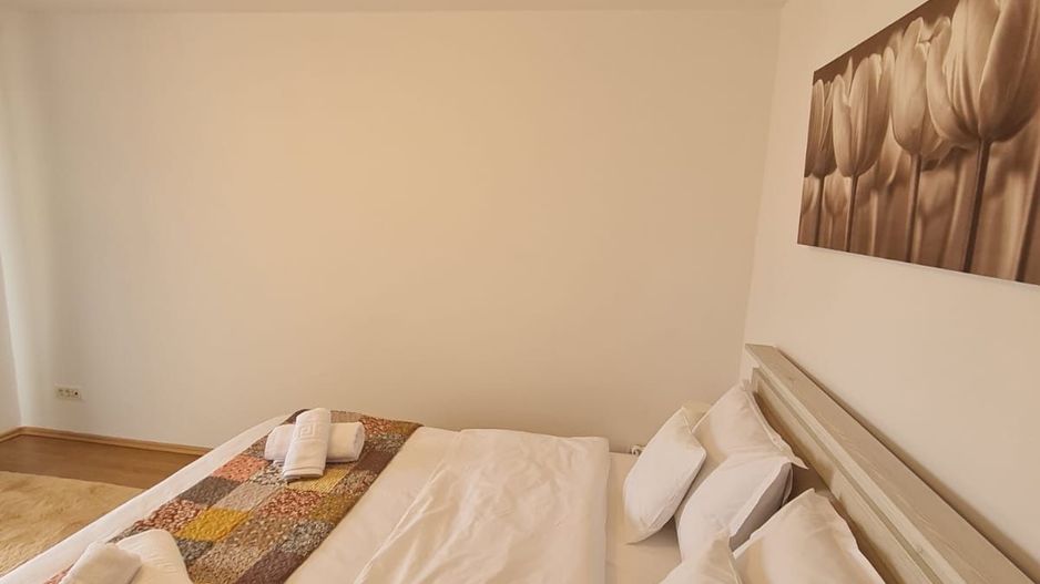 Vila spațioasă și recent renovată în Ghiroda! - Poză 47