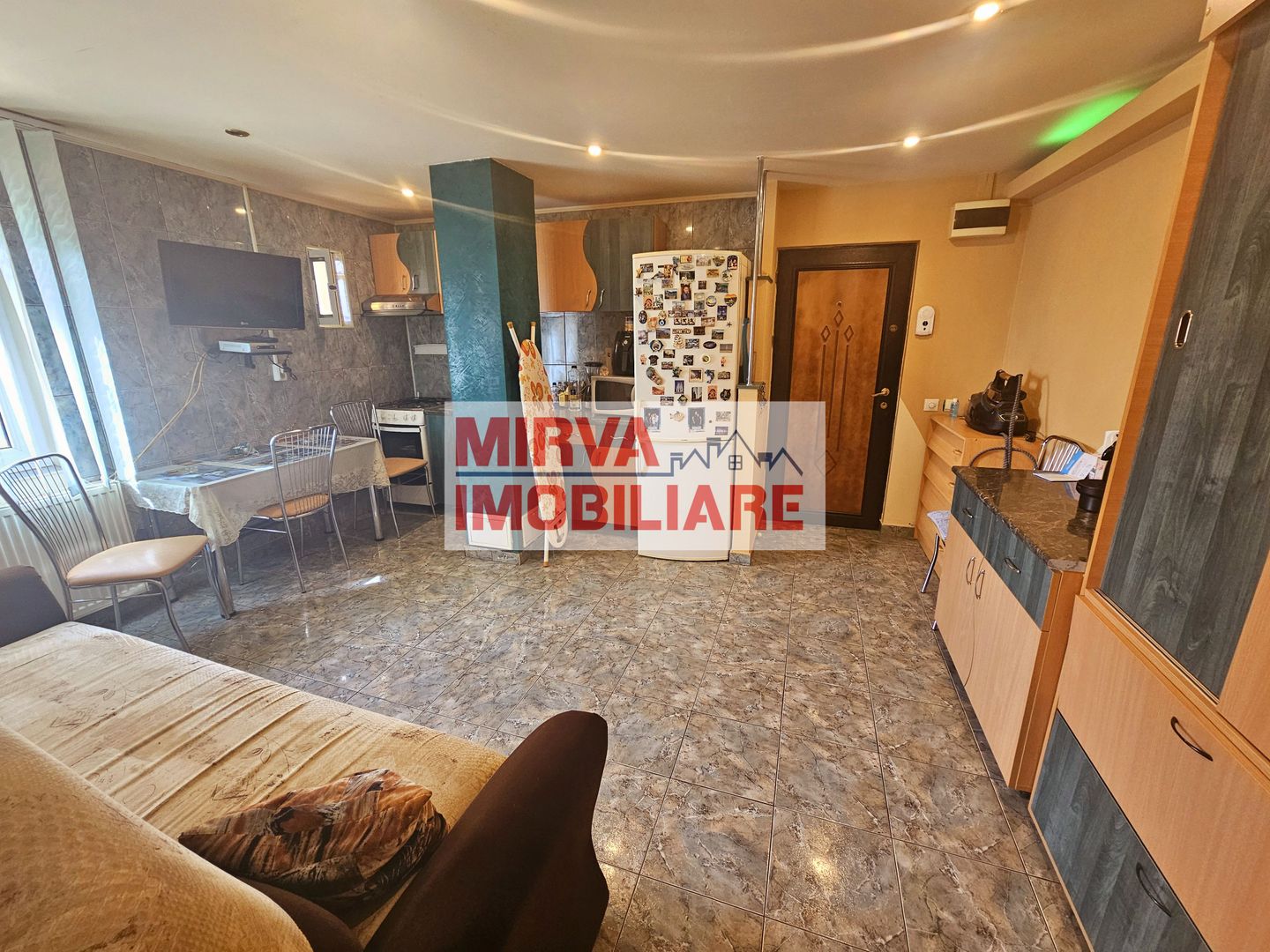 Vanzare apartament 2 camere, mobilat si utilat, in Plopeni - Poză 14